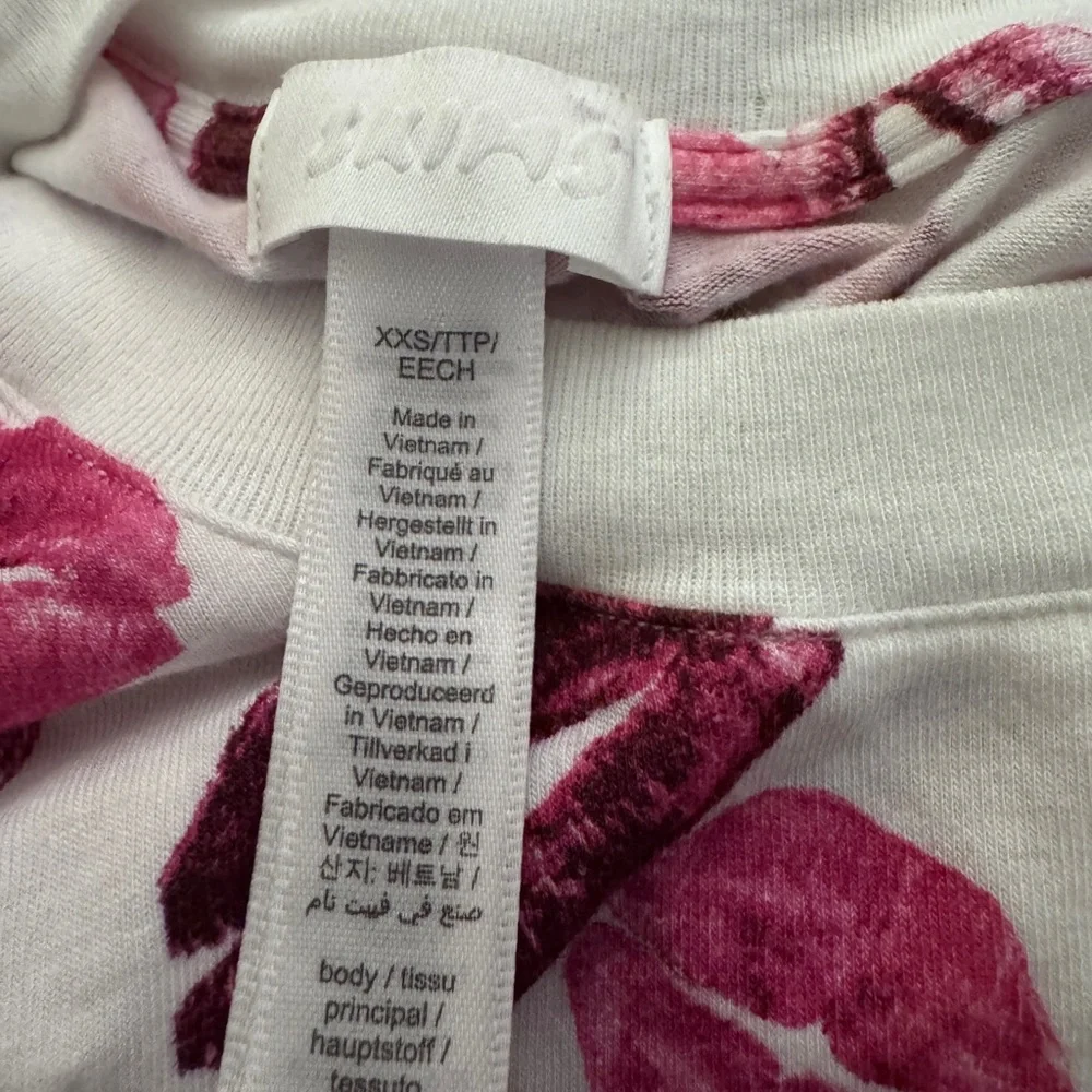 💋 SKIMS Valentine's Day Boyfriend Long Sleeve Sleep Shirt Lip Print 💋 - Picture 4 of 6